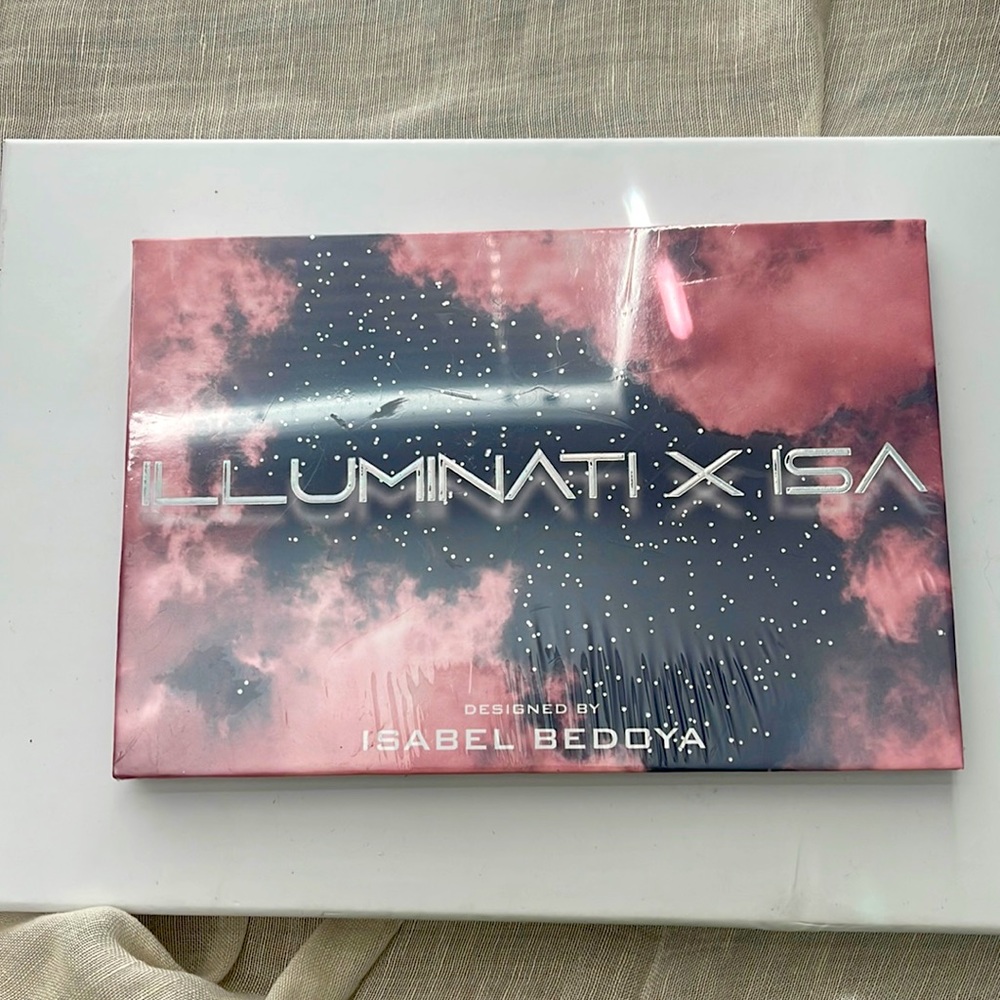 ILLUMINATI X ISA GLAM PALETTE